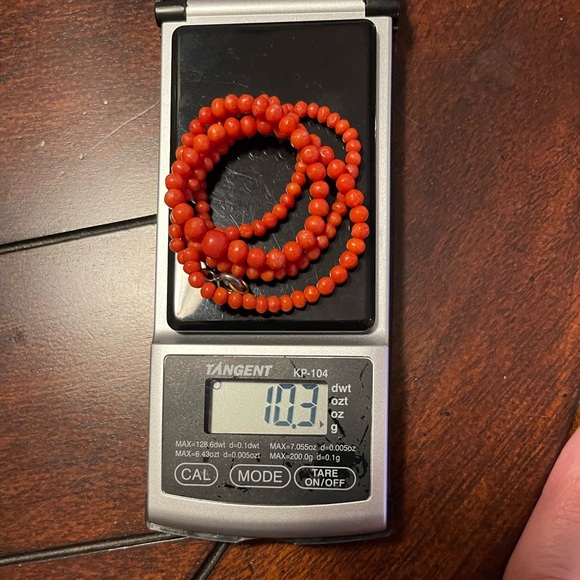 Antique undyed red coral graduated bead necklace - Picture 4 of 4